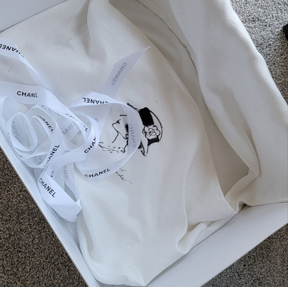 CHANEL Classic Flap Jumbo White Caviar - Picture 11 of 12